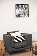 Apartment-sleeps4-streetparking-balcony-duplex