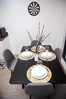 Apartment-sleeps4-streetparking-balcony-duplex