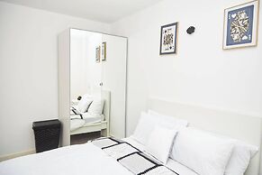 Apartment-sleeps4-streetparking-balcony-duplex