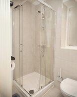 Apartment-sleeps4-streetparking-balcony-duplex