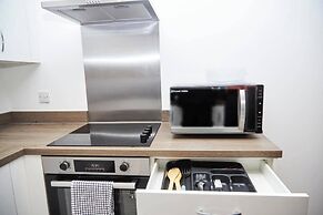 Apartment-sleeps4-streetparking-balcony-duplex