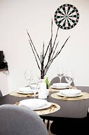 Apartment-sleeps4-streetparking-balcony-duplex