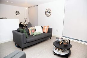 Apartment-sleeps4-streetparking-balcony-duplex