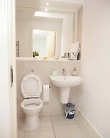 Apartment-sleeps4-streetparking-balcony-duplex