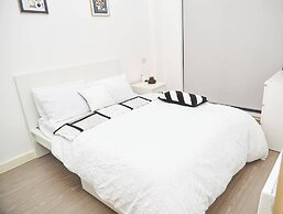 Apartment-sleeps4-streetparking-balcony-duplex