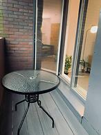 Apartment-sleeps4-streetparking-balcony-duplex