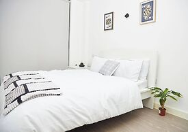 Apartment-sleeps4-streetparking-balcony-duplex