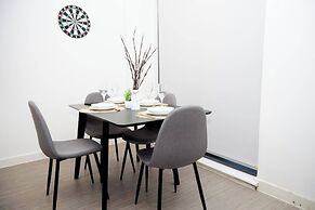 Apartment-sleeps4-streetparking-balcony-duplex