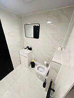 Oxford Charm Apartment-comfort in Prime Location