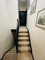 Oxford Charm Apartment-comfort in Prime Location