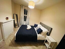 Oxford Charm Apartment-comfort in Prime Location