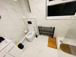 Oxford Charm Apartment-comfort in Prime Location