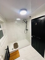 Oxford Charm Apartment-comfort in Prime Location