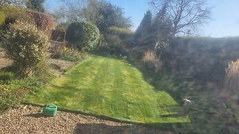 Charming Home in Huddersfield w/ Parking Petsok