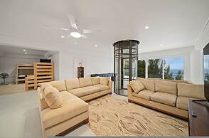 Waterfalling Estate in Ninole