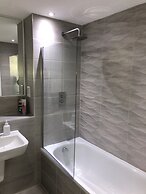 Central Trafford Apartment Free Parking