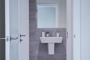 Central Trafford Apartment Free Parking