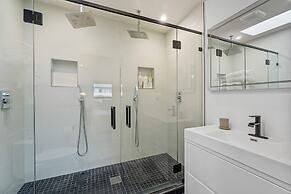 Carlsbad Beachfront Home W Hot tub