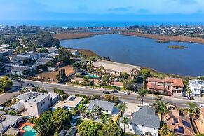 Coastal Palm Haven - With Hot Tub