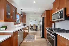 Coastal Palm Haven - With Hot Tub