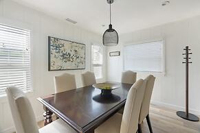 Coastal Palm Haven - With Hot Tub