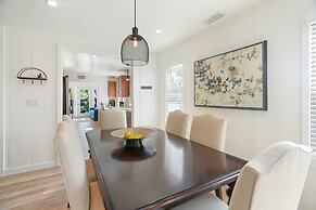 Coastal Palm Haven - With Hot Tub