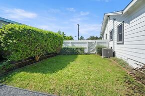 Coastal Palm Haven - With Hot Tub