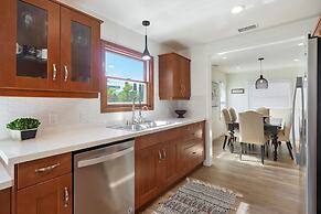 Coastal Palm Haven - With Hot Tub