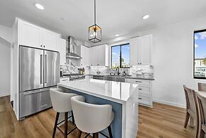 Rooftop Home With Ocean View Private Parking