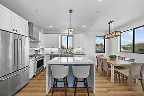 Rooftop Home With Ocean View Private Parking