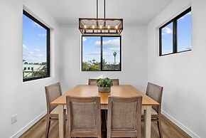 Rooftop Home With Ocean View Private Parking