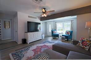 One-of-a-kind Home Near Moody Gardens