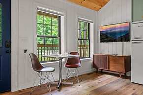 Group Getaway, Modern Cabins Sleep 16, Gatlinburg