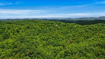 Group Getaway, Modern Cabins Sleep 16, Gatlinburg