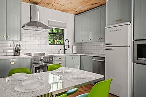 Group Getaway, Modern Cabins Sleep 16, Gatlinburg