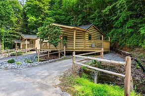 Group Getaway, Modern Cabins Sleep 16, Gatlinburg