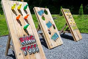 Group Getaway, Modern Cabins Sleep 16, Gatlinburg