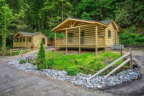 Group Getaway, Modern Cabins Sleep 16, Gatlinburg