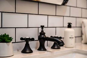 Group Getaway, Modern Cabins Sleep 16, Gatlinburg