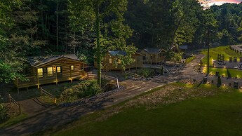 Group Getaway, Modern Cabins Sleep 16, Gatlinburg