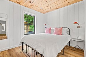 Group Getaway, Modern Cabins Sleep 16, Gatlinburg