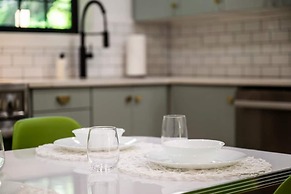 Group Getaway, Modern Cabins Sleep 16, Gatlinburg