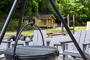 Group Getaway, Modern Cabins Sleep 16, Gatlinburg