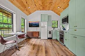 Group Getaway, Modern Cabins Sleep 16, Gatlinburg