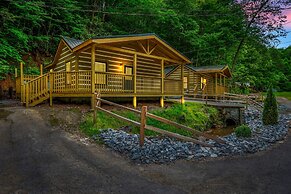 Group Getaway, Modern Cabins Sleep 16, Gatlinburg
