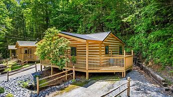 Group Getaway, Modern Cabins Sleep 16, Gatlinburg