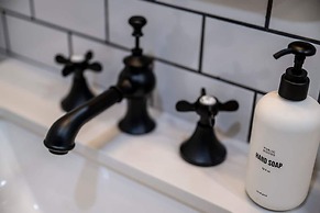 Group Getaway, Modern Cabins Sleep 16, Gatlinburg