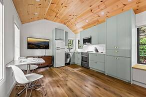 Group Getaway, Modern Cabins Sleep 16, Gatlinburg