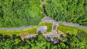 Group Getaway, Modern Cabins Sleep 16, Gatlinburg