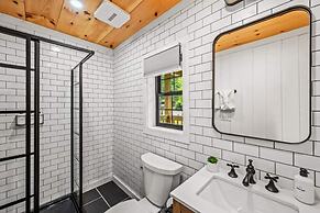 Group Getaway, Modern Cabins Sleep 16, Gatlinburg